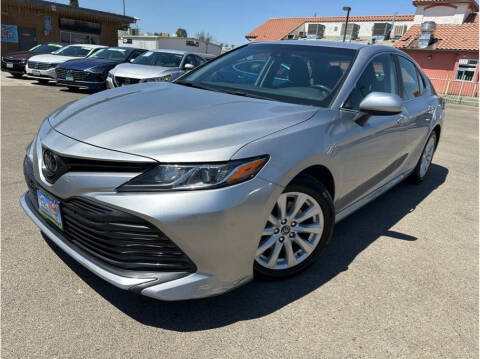 2020 Toyota Camry for sale at MADERA CAR CONNECTION in Madera CA