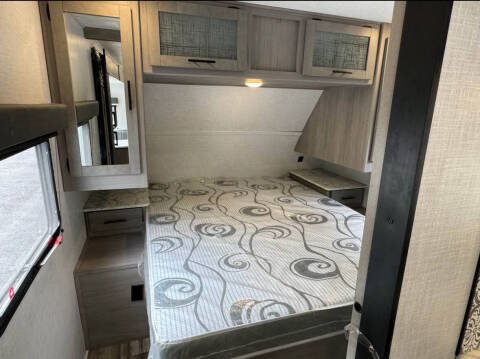 2022 Coleman Light 2455BH