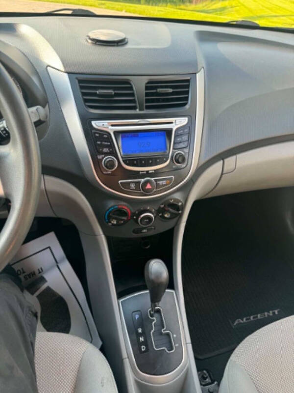 2012 Hyundai Accent GS