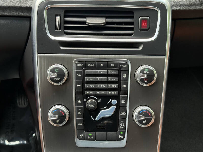 2015 Volvo V60 Cross Country T5