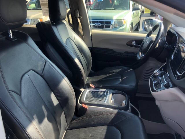 2017 Chrysler Pacifica Touring-L Plus