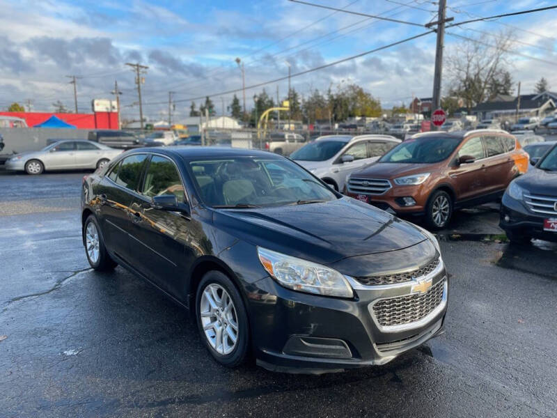 2015 Chevrolet Malibu 1LT photo 2