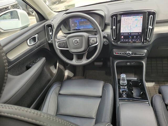 2023 Volvo XC40 B5 Plus Bright Theme