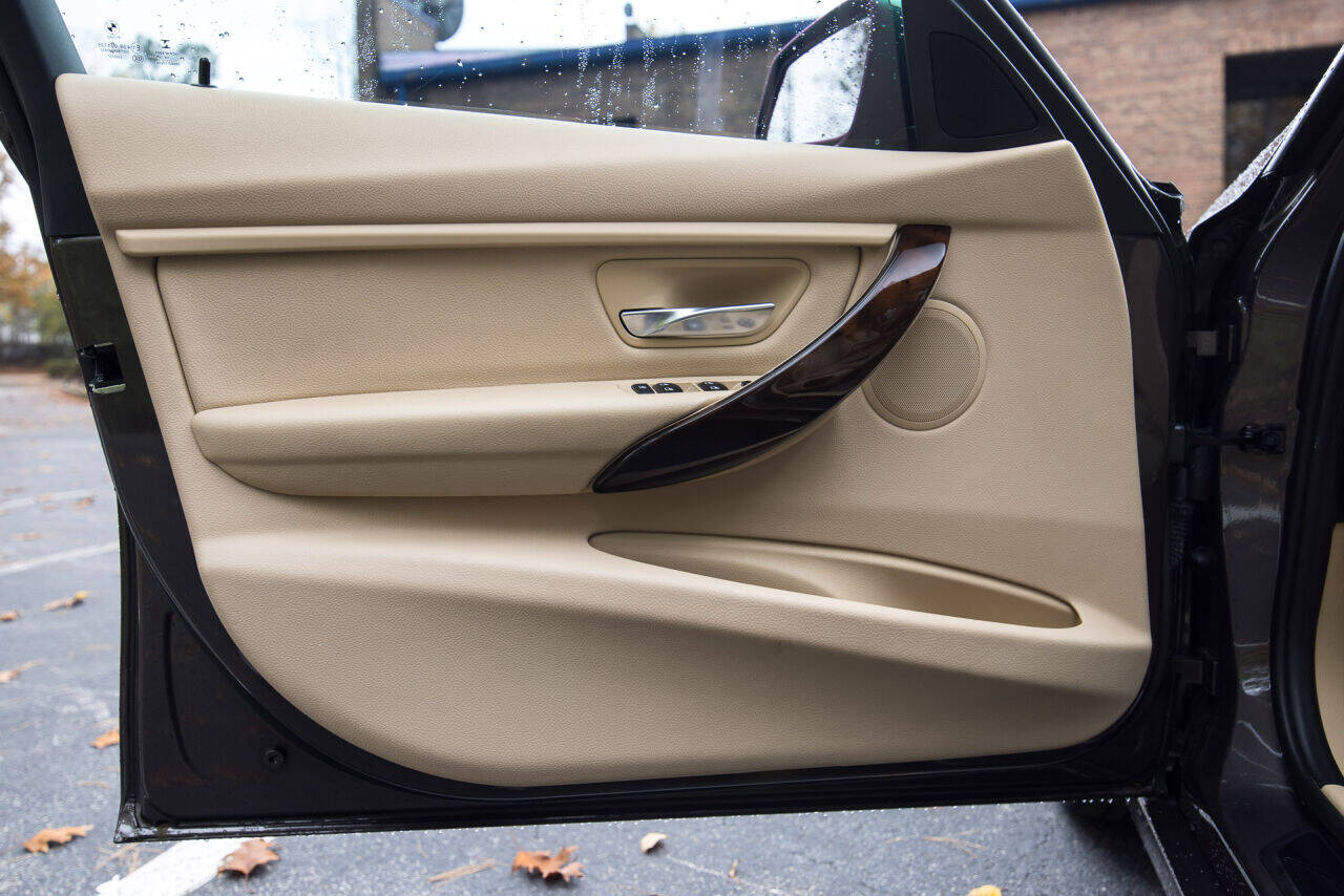 2015 BMW 3 Series 9