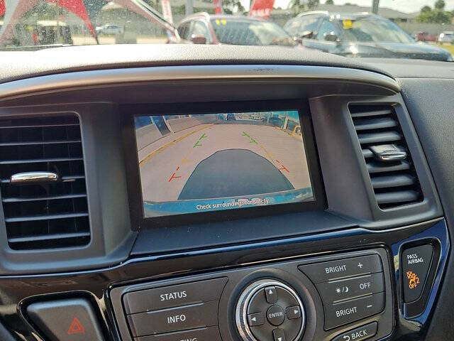 2016 Nissan Pathfinder SV