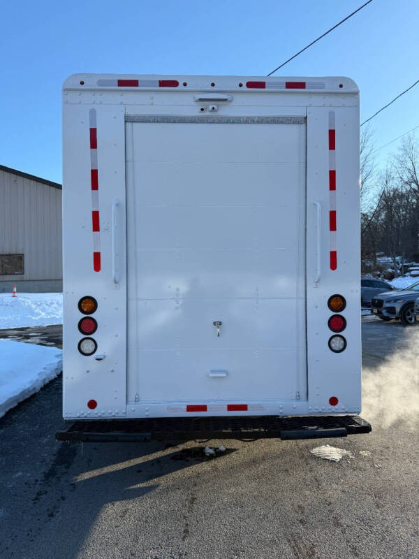 2021 Freightliner MT45 Chassis