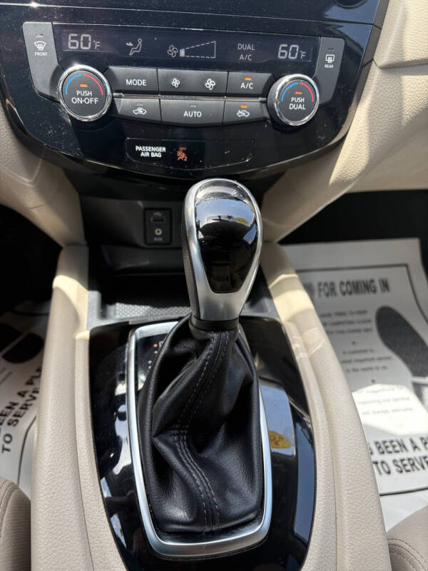 2017 Nissan Rogue SV
