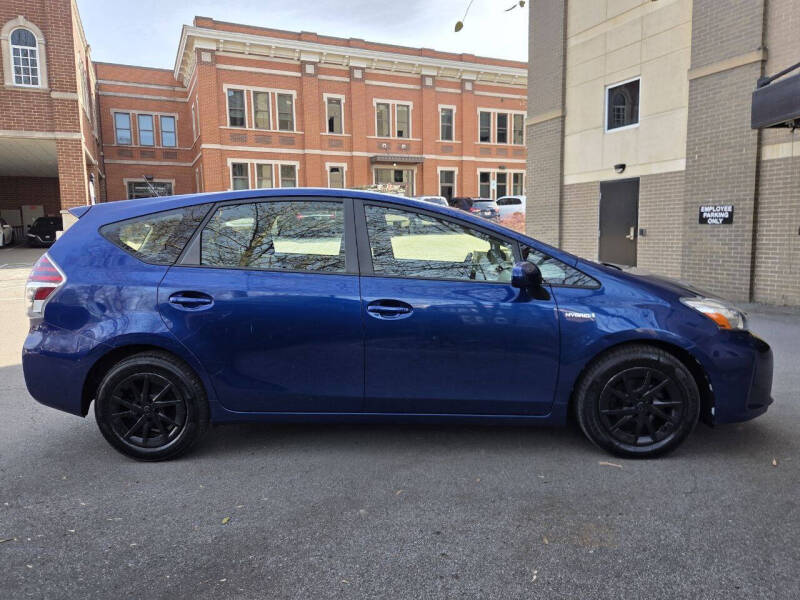 2016 Toyota Prius v Three