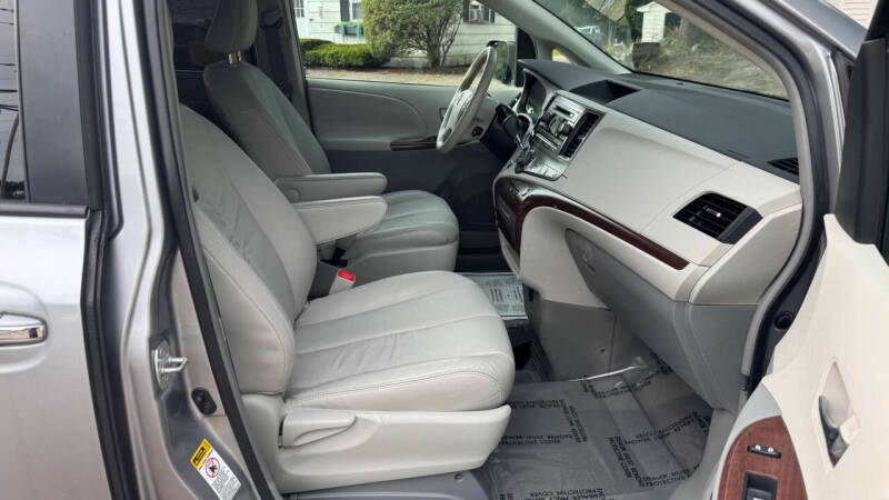 2011 Toyota Sienna