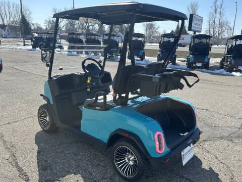 2026 Teko EV Trophy Lite Lithium golfer