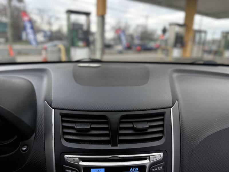 2017 Hyundai Accent SE