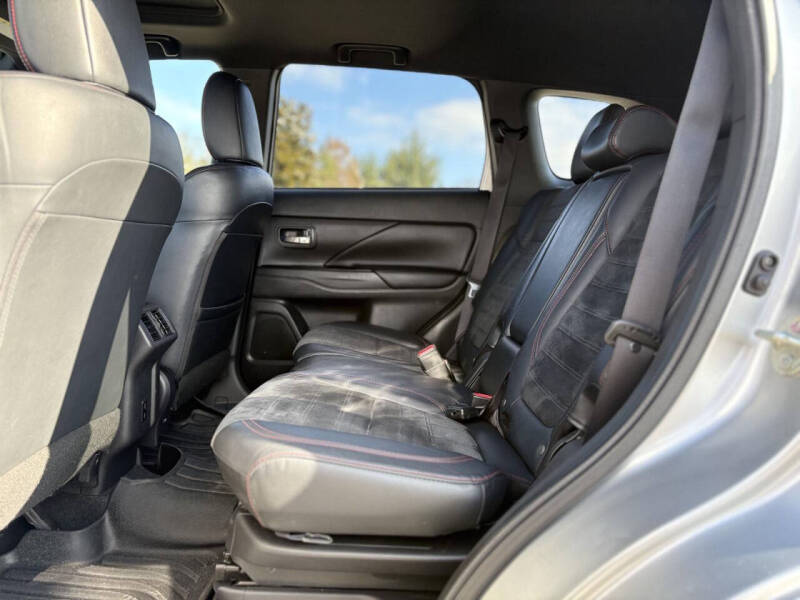 2020 Mitsubishi Outlander SE