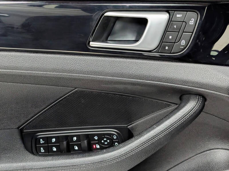 2022 Porsche Panamera 4