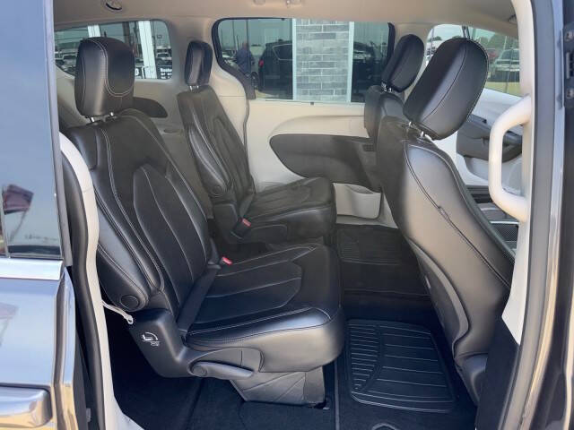 2023 Chrysler Pacifica Touring L