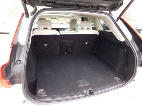 2024 Volvo XC60 B5 Core Dark Theme