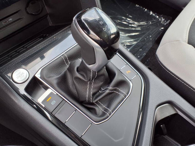 2025 Volkswagen Taos SE