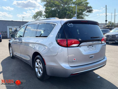 2017 Chrysler Pacifica Touring-L Plus