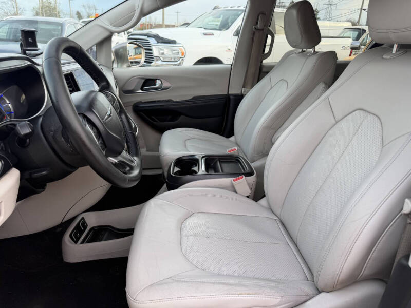 2017 Chrysler Pacifica Hybrid Premium