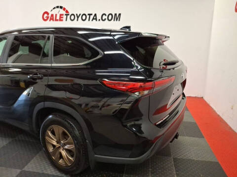 2023 Toyota Highlander Hybrid Bronze Edition