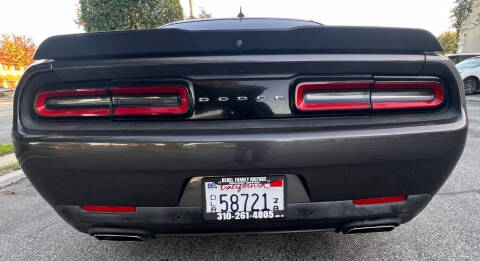 2016 Dodge Challenger 392 HEMI Scat Pack Shaker