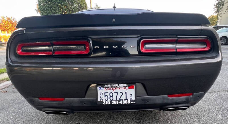 2016 Dodge Challenger 392 HEMI Scat Pack Shaker