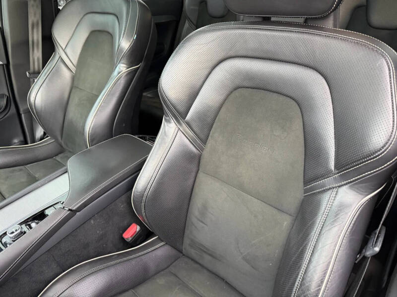 2017 Volvo XC90 T6 R-Design