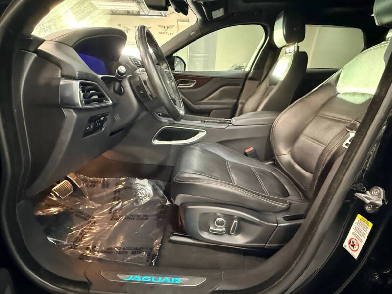 2019 Jaguar F-PACE 30t Prestige