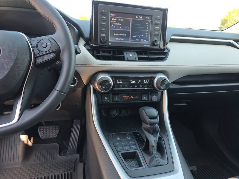 2022 Toyota RAV4 XLE