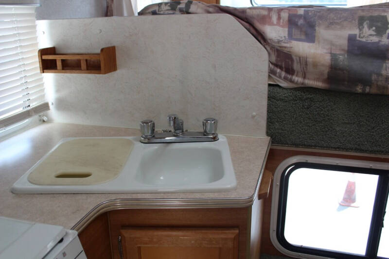 2004 Lance Lancelite 845