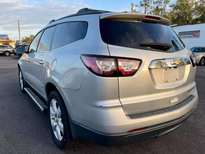 2016 Chevrolet Traverse 1LT photo 5