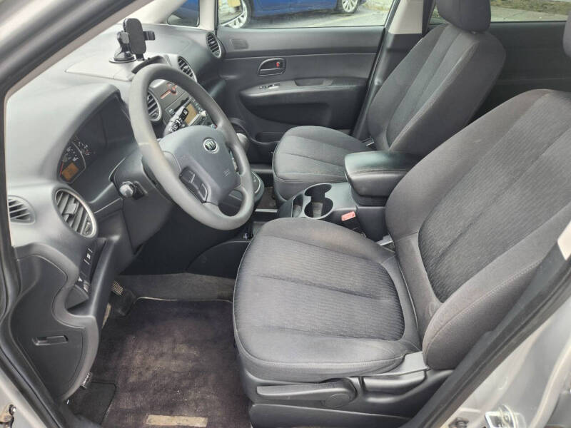 2009 Kia Rondo LX