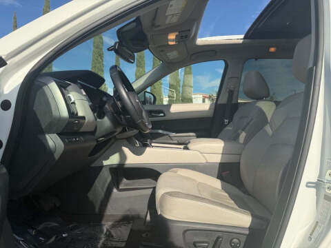 2022 Nissan Pathfinder SL