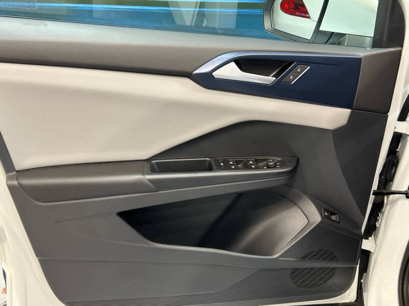 2023 Volkswagen Taos SE 4Motion