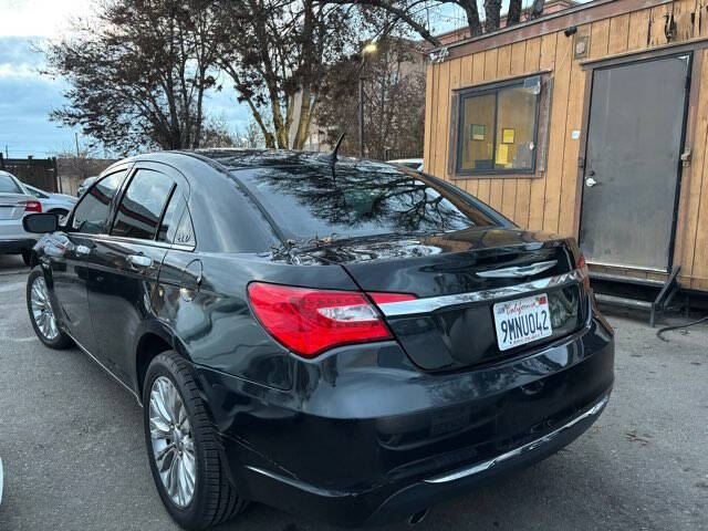 2011 Chrysler 200 Limited