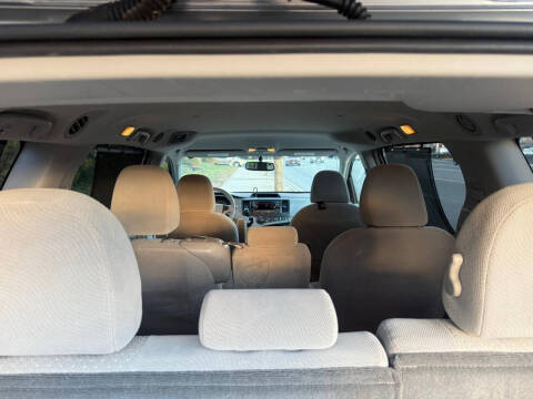 2014 Toyota Sienna LE 8-Passenger
