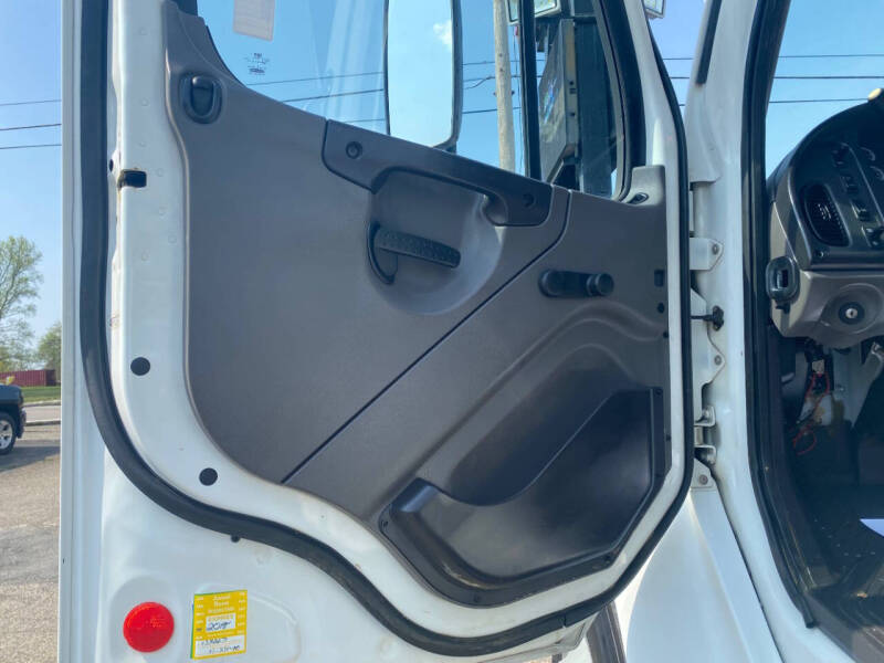 2008 Freightliner M2 106