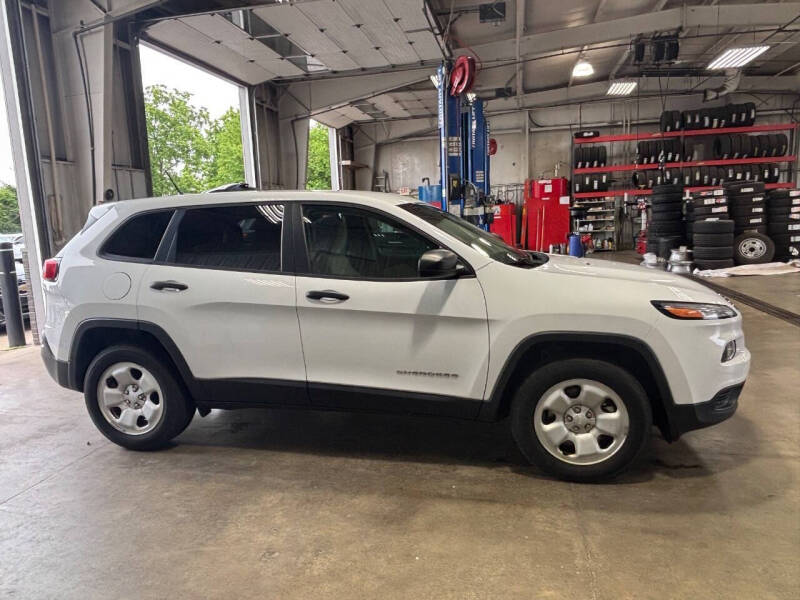 2017 Jeep Cherokee Sport