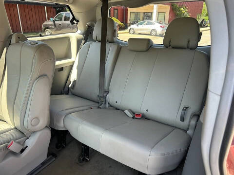2014 Toyota Sienna XLE 7-Passenger