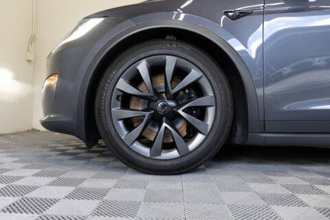 2023 Tesla Model X Standard Range