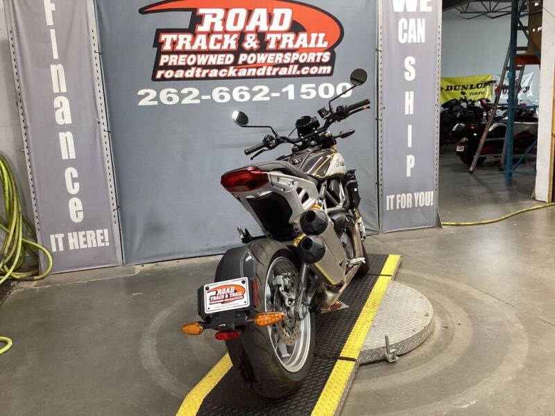 2023 Indian FTR R Carbon Carbon Fiber