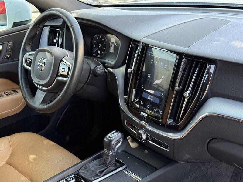 2020 Volvo XC60 22