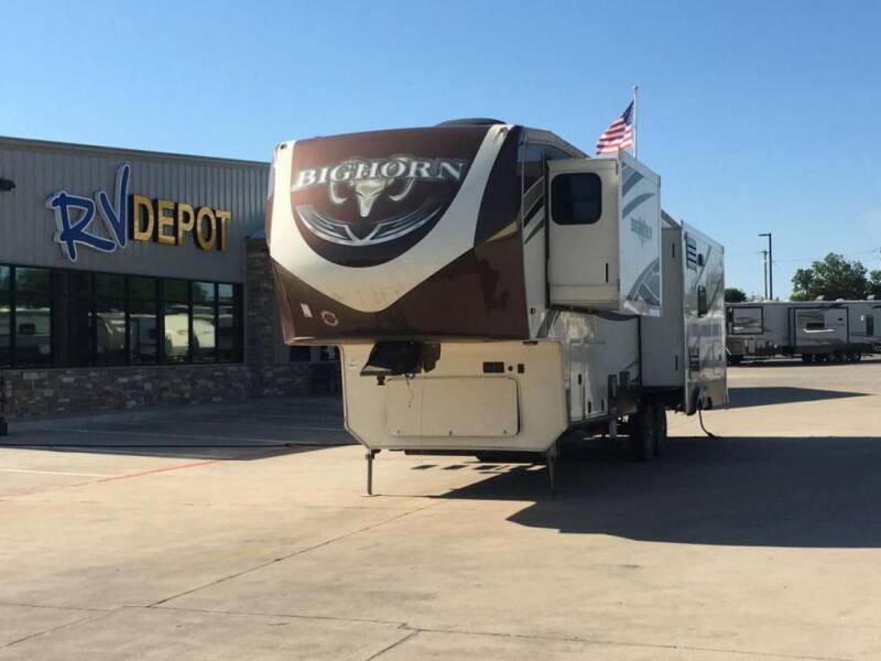 2017 Heartland BIG HORN 3270RS for sale at Ultimate RV in White Settlement TX