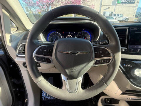 2023 Chrysler Pacifica Touring L