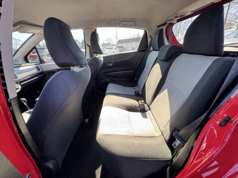 2014 Toyota Yaris 5-Door LE