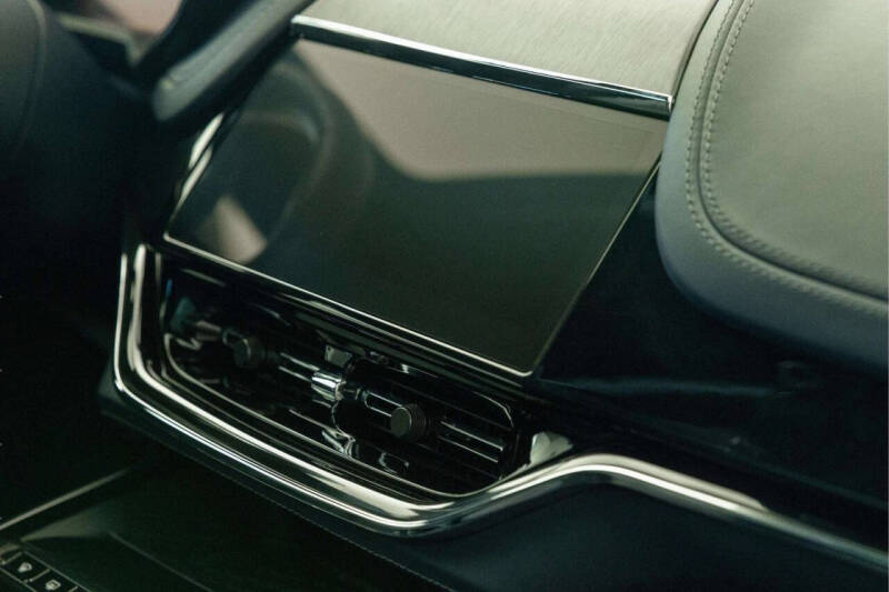 2025 Aston Martin DBX 707