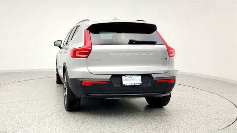 2025 Volvo XC40 B5 Plus Dark Theme