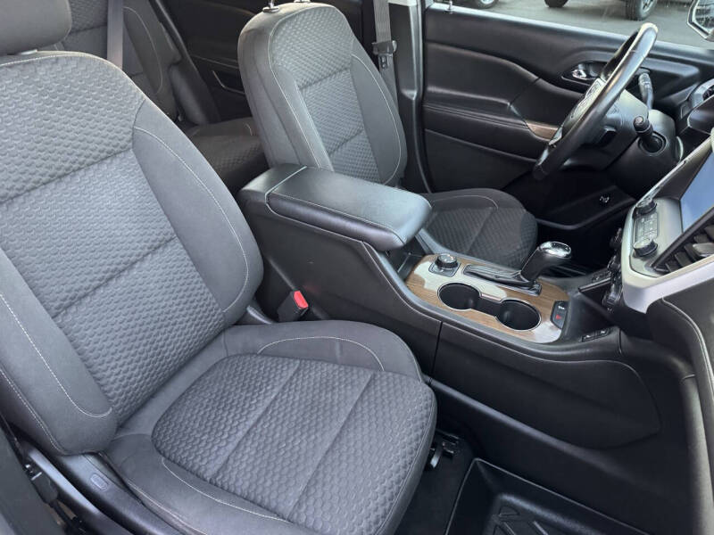 2017 GMC Acadia SLE-2