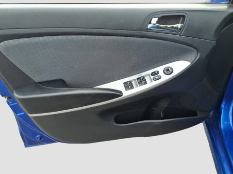 2013 Hyundai Accent SE