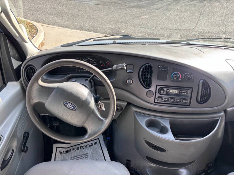 2005 Ford E-Series E-350 SD