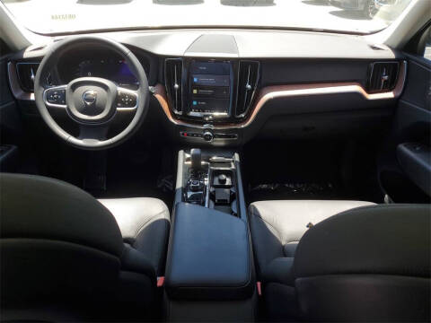 2023 Volvo XC60 B5 Plus Dark Theme